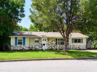 209 W Southern Avenue, Saginaw, TX 76179