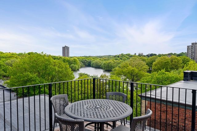 10 Jamaicaway 8, Boston, MA 02130