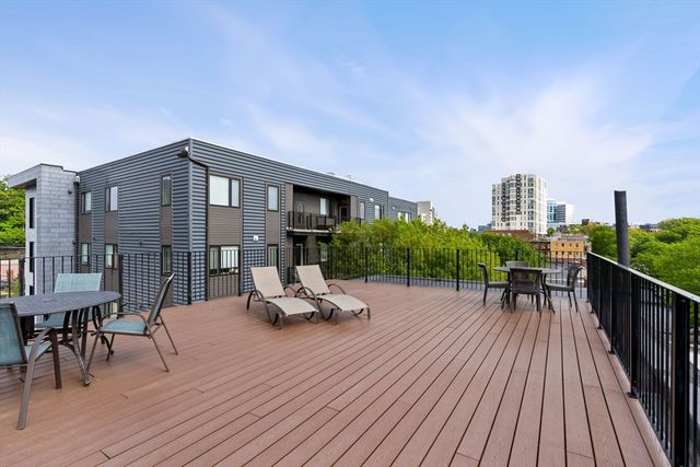 10 Jamaicaway 8, Boston, MA 02130