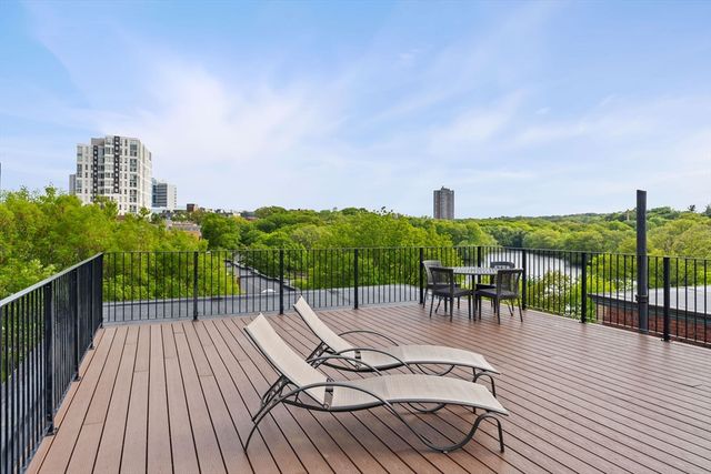 10 Jamaicaway 8, Boston, MA 02130