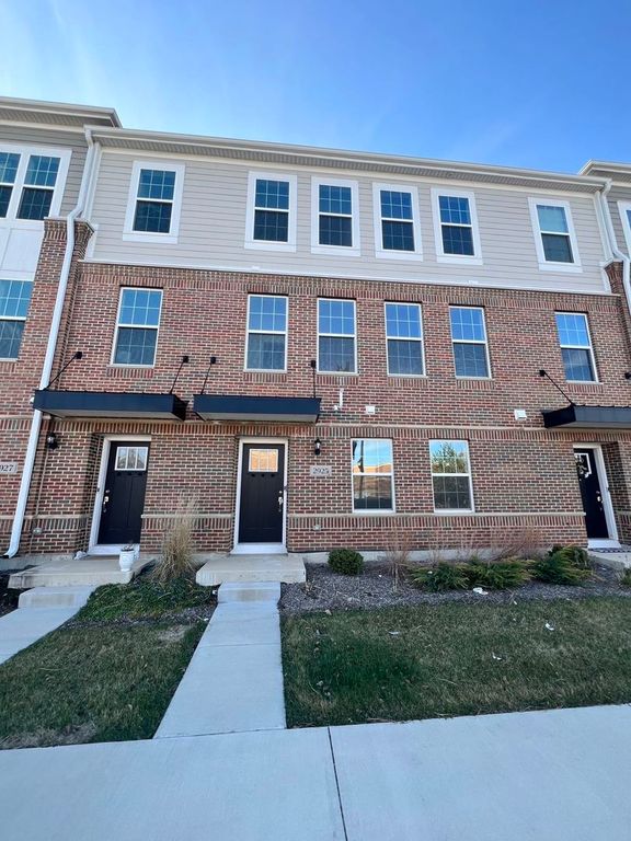 2925 SHOWPLACE Drive NONE, Naperville, IL 60564