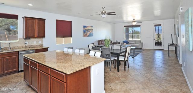 9505 S Quiet Dove Drive, Tucson, AZ 85747