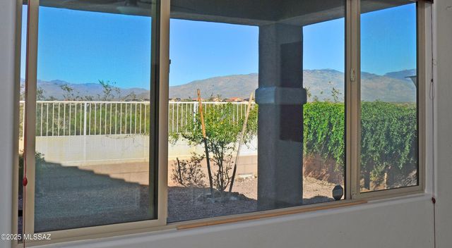 9505 S Quiet Dove Drive, Tucson, AZ 85747