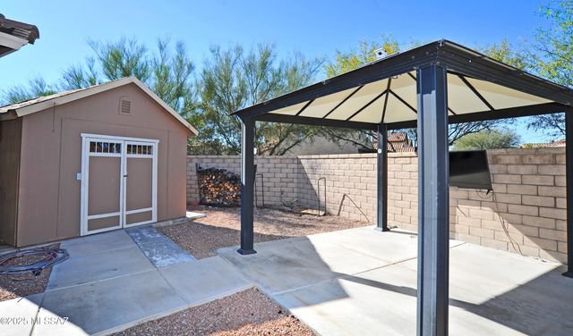 9505 S Quiet Dove Drive, Tucson, AZ 85747