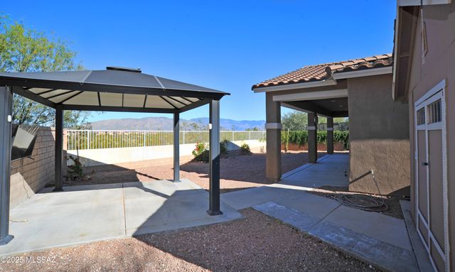 9505 S Quiet Dove Drive, Tucson, AZ 85747
