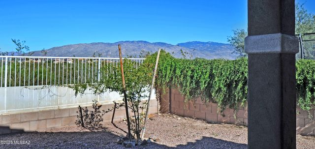 9505 S Quiet Dove Drive, Tucson, AZ 85747