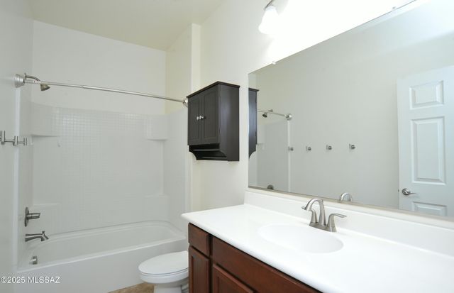 9505 S Quiet Dove Drive, Tucson, AZ 85747