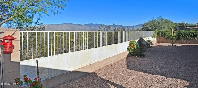 9505 S Quiet Dove Drive, Tucson, AZ 85747