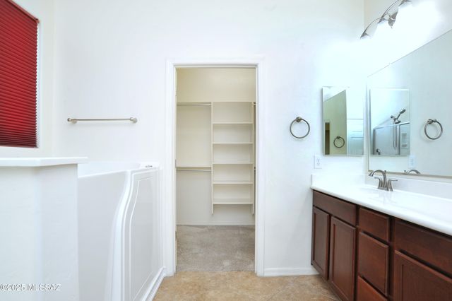 9505 S Quiet Dove Drive, Tucson, AZ 85747