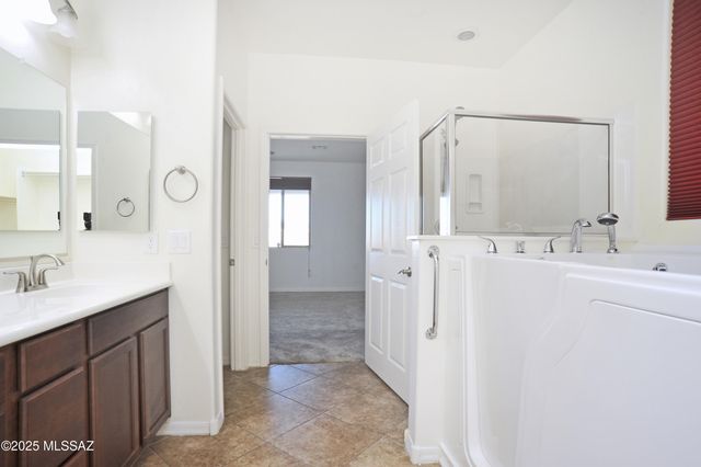 9505 S Quiet Dove Drive, Tucson, AZ 85747