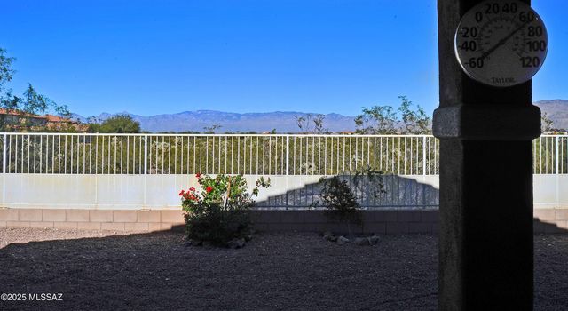 9505 S Quiet Dove Drive, Tucson, AZ 85747