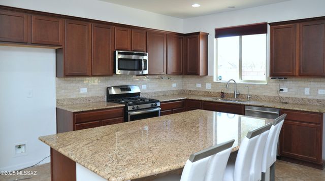 9505 S Quiet Dove Drive, Tucson, AZ 85747