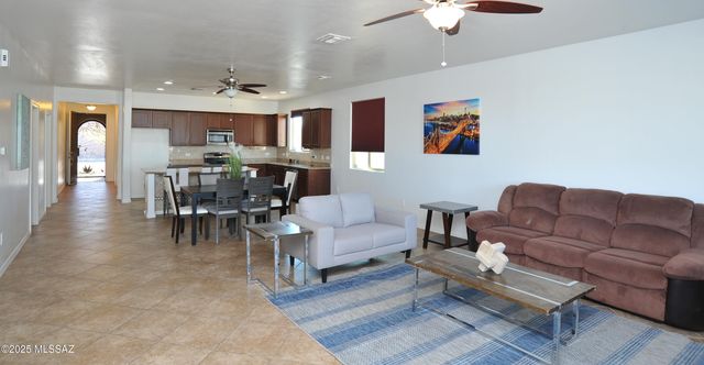 9505 S Quiet Dove Drive, Tucson, AZ 85747