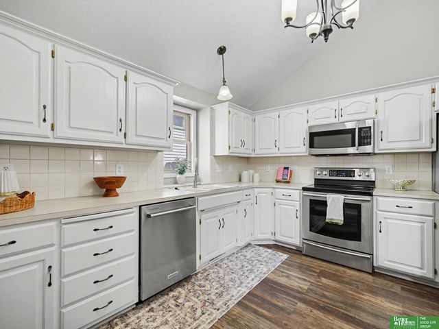 5556 Walnut Street, Omaha, NE 68106