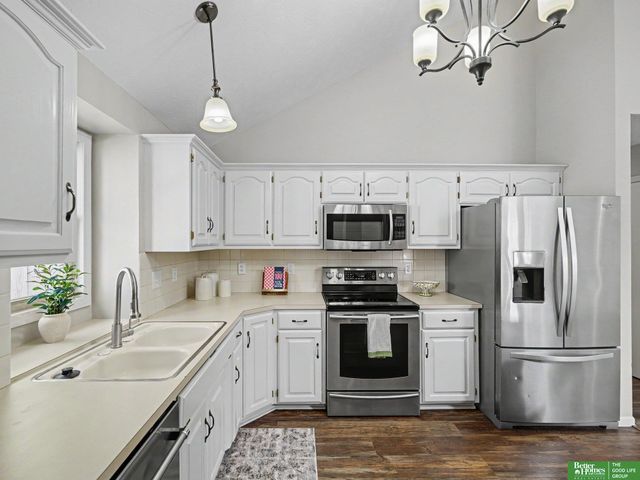 5556 Walnut Street, Omaha, NE 68106
