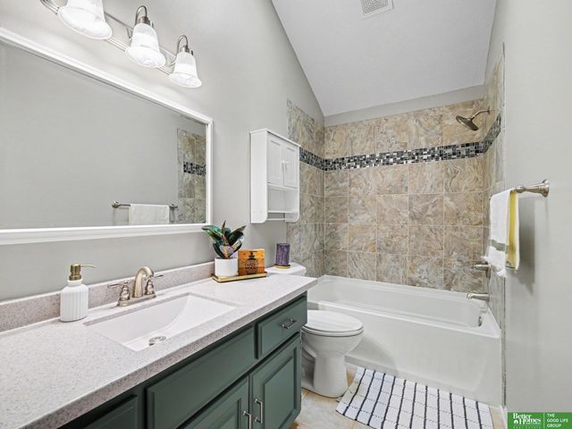 5556 Walnut Street, Omaha, NE 68106