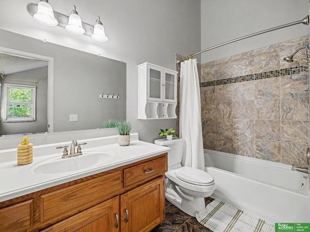 5556 Walnut Street, Omaha, NE 68106