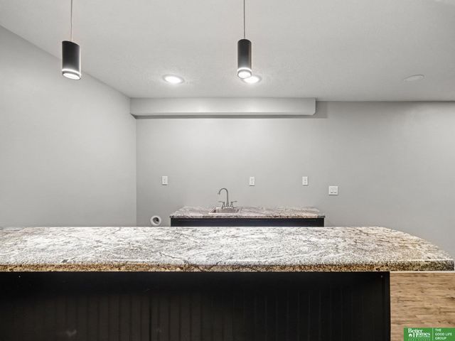 5556 Walnut Street, Omaha, NE 68106