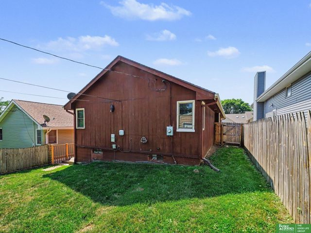 5556 Walnut Street, Omaha, NE 68106