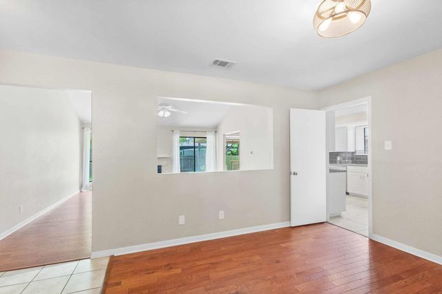 1911 Oakview DR, Round Rock, TX 78681