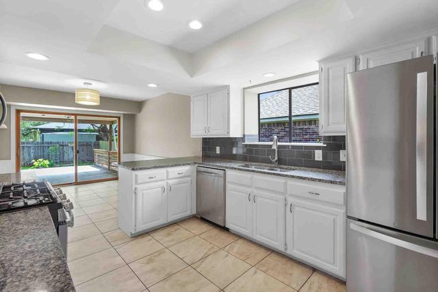 1911 Oakview DR, Round Rock, TX 78681