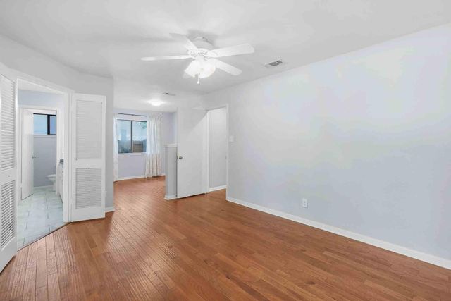 1911 Oakview DR, Round Rock, TX 78681