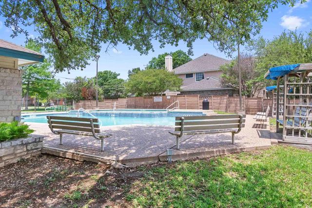 1911 Oakview DR, Round Rock, TX 78681
