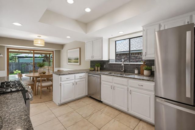 1911 Oakview DR, Round Rock, TX 78681