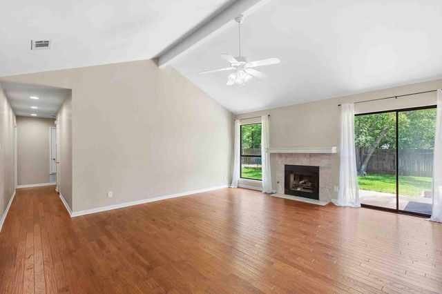 1911 Oakview DR, Round Rock, TX 78681