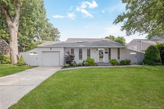 10 Larkin Street, Farmingdale, NY 11735