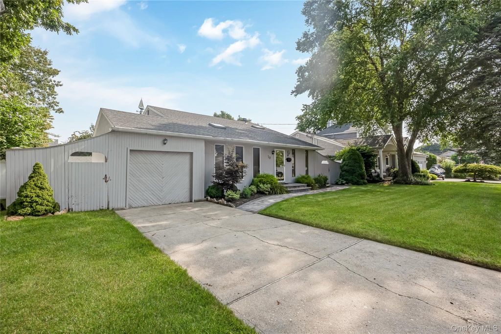 10 Larkin Street, Farmingdale, NY 11735 — photo 3