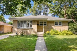 312 N Shaddle Avenue, Mundelein, IL 60060