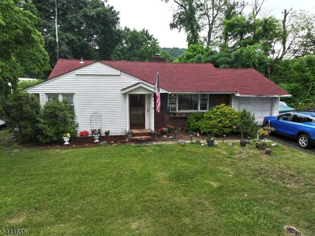 11 N Clark St, Ogdensburg Boro, NJ 07439