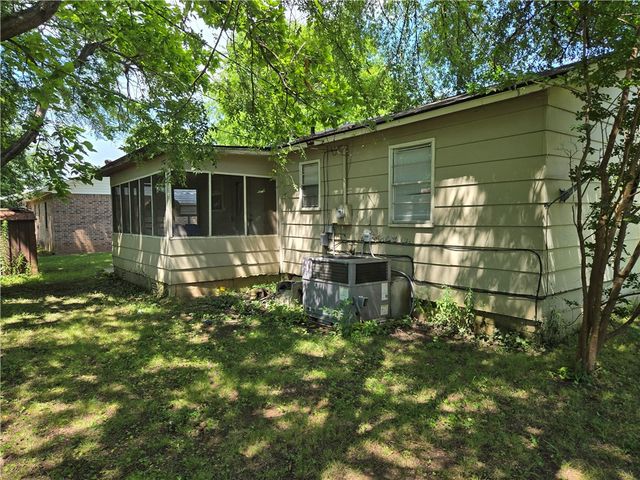 518 S Jackson Avenue, Russellville, AR 72801