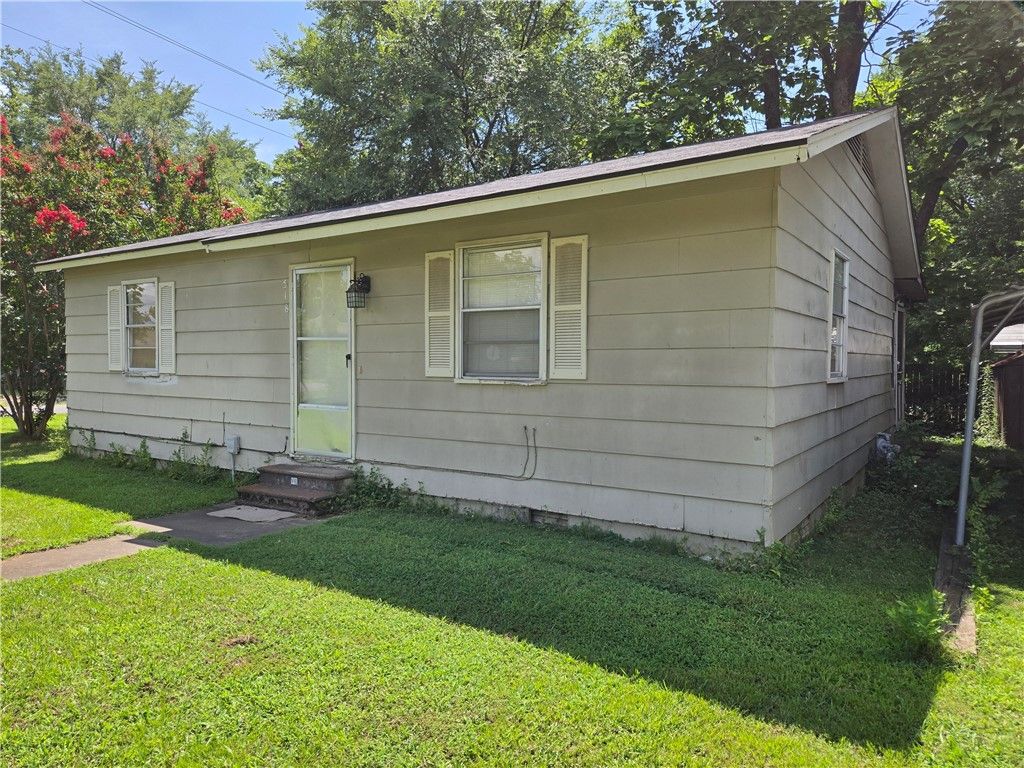 518 S Jackson Avenue, Russellville, AR 72801