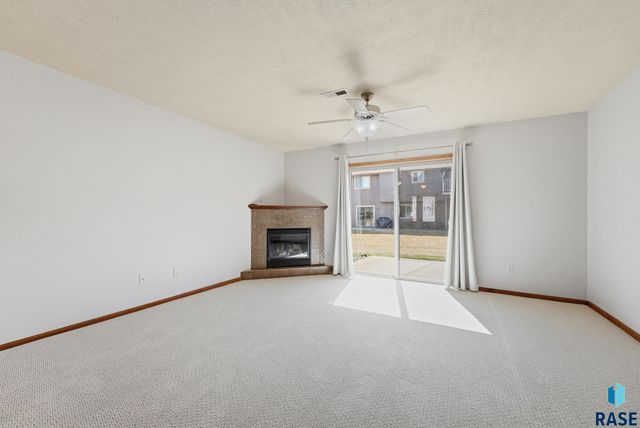 8509 W Grinn Pl Place 33, Sioux Falls, SD 57106