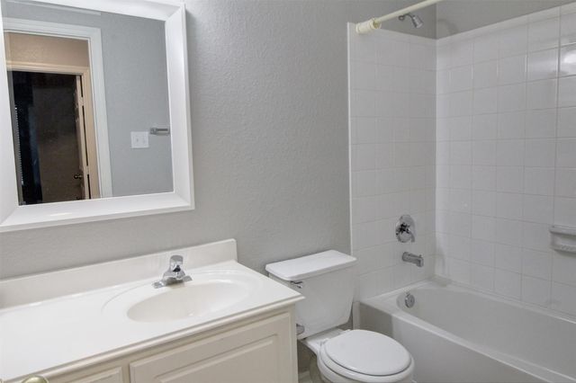 123 W Drifting Shadows Circle, Conroe, TX 77385