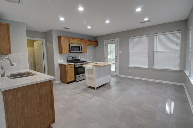 123 W Drifting Shadows Circle, Conroe, TX 77385