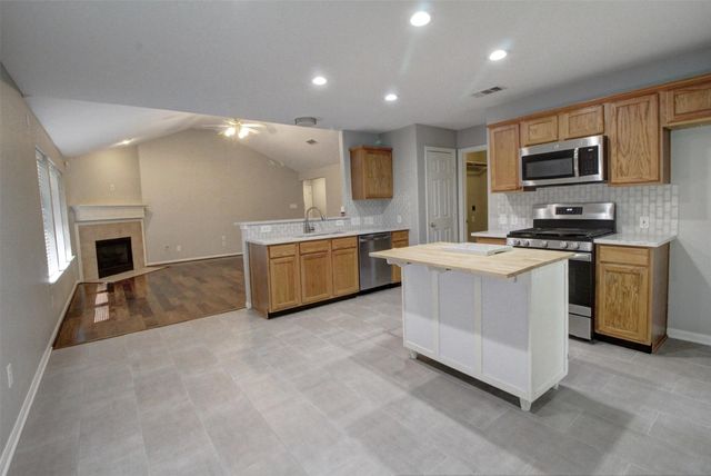 123 W Drifting Shadows Circle, Conroe, TX 77385