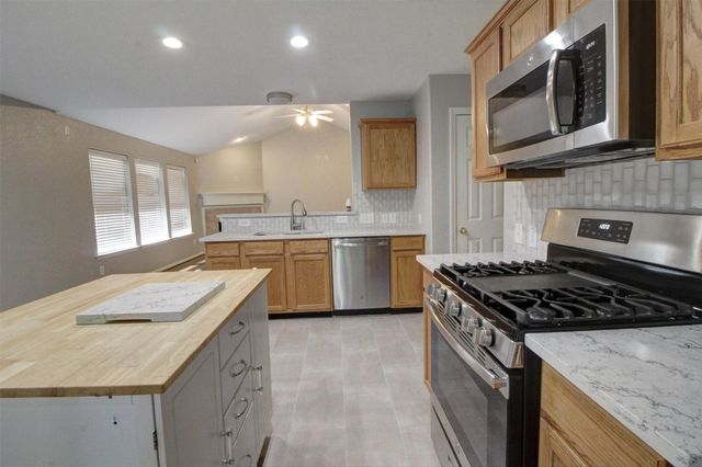 123 W Drifting Shadows Circle, Conroe, TX 77385