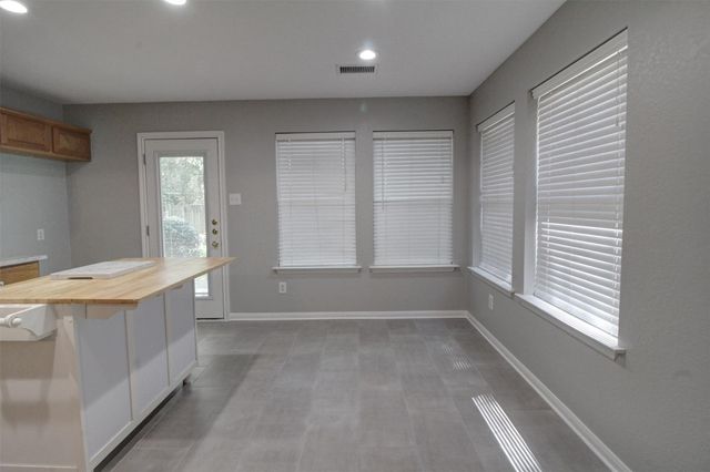 123 W Drifting Shadows Circle, Conroe, TX 77385