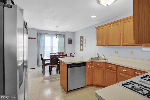 664 WALNUT TREE DR, Blandon, PA 19510