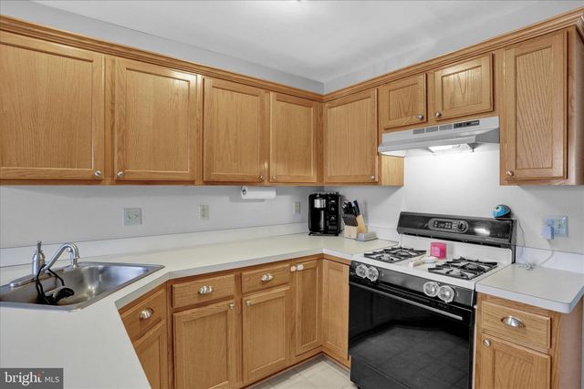 664 WALNUT TREE DR, Blandon, PA 19510