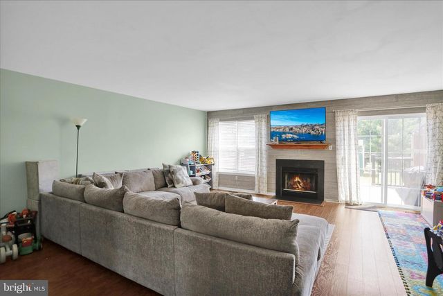 664 WALNUT TREE DR, Blandon, PA 19510