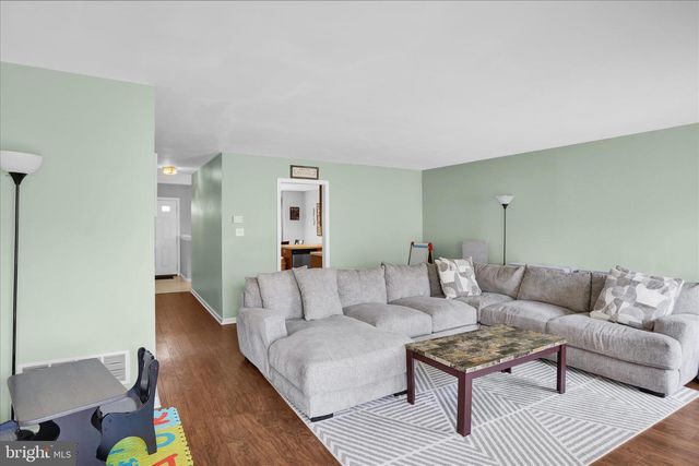 664 WALNUT TREE DR, Blandon, PA 19510