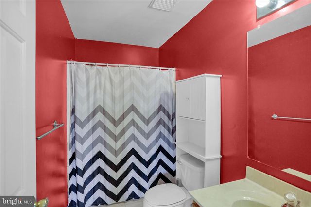 664 WALNUT TREE DR, Blandon, PA 19510