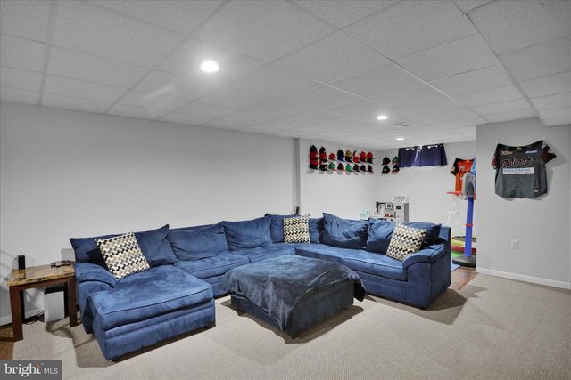 664 WALNUT TREE DR, Blandon, PA 19510