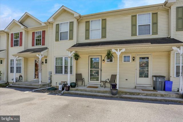 664 WALNUT TREE DR, Blandon, PA 19510