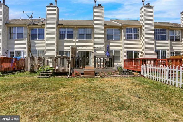 664 WALNUT TREE DR, Blandon, PA 19510