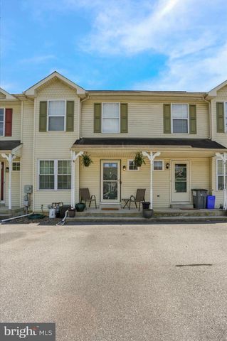 664 WALNUT TREE DR, Blandon, PA 19510